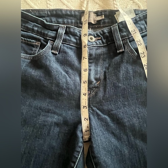 Levi’s Vintage Darker Washed Cropped Women's Jeans Size 6/28 - Picture 13 of 14